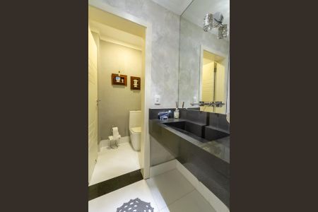 Casa de condomínio à venda com 725m², 5 quartos e 7 vagasLavabo