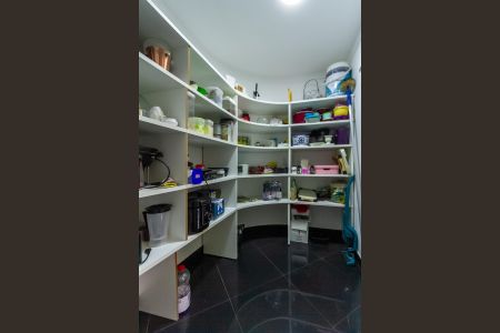 Casa de condomínio à venda com 725m², 5 quartos e 7 vagasDespensa