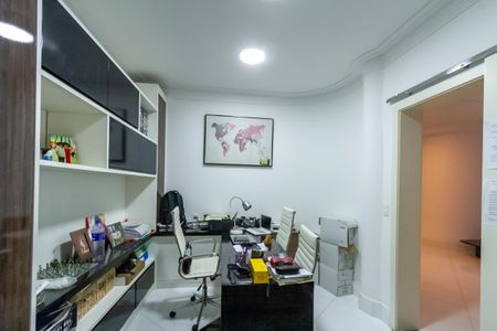 Casa de condomínio à venda com 725m², 5 quartos e 7 vagasEscritório