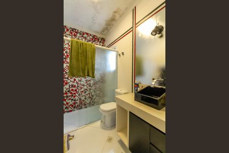 Casa de condomínio à venda com 725m², 5 quartos e 7 vagasBanheiro da Suíte 5