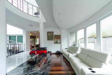 Casa de condomínio à venda com 725m², 5 quartos e 7 vagasSala de Lareira