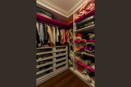 Casa de condomínio à venda com 725m², 5 quartos e 7 vagasCloset da Suíte 4