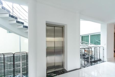 Casa de condomínio à venda com 725m², 5 quartos e 7 vagasElevador