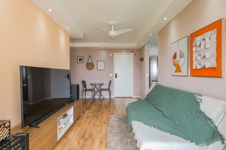 Sala de apartamento para alugar com 2 quartos, 56m² em Jardim Maria Rosa, Taboão da Serra