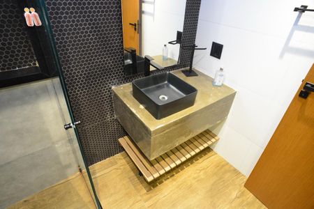 Apartamento para alugar com 75m², 2 quartos e 1 vaga Apartamento para alugar com 75m², 2 quartos e 1 vagaBanheiro da Suíte