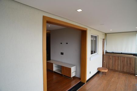 Apartamento para alugar com 75m², 2 quartos e 1 vaga Apartamento para alugar com 75m², 2 quartos e 1 vagaVaranda