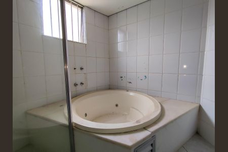 Apartamento à venda com 216m², 4 quartos e 2 vagas Apartamento à venda com 216m², 4 quartos e 2 vagasBanheiro suite 2