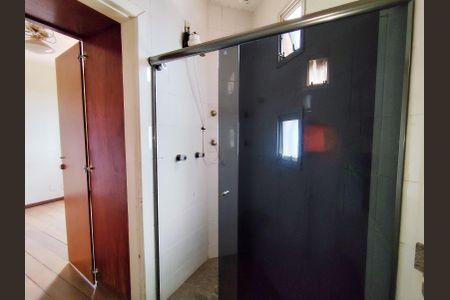 Apartamento à venda com 216m², 4 quartos e 2 vagas Apartamento à venda com 216m², 4 quartos e 2 vagasbanheiro suite 1