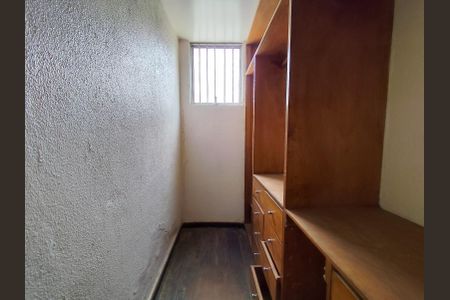 Apartamento à venda com 216m², 4 quartos e 2 vagas Apartamento à venda com 216m², 4 quartos e 2 vagasCloset suite 2