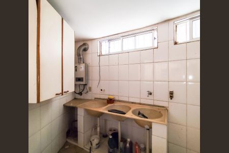 Apartamento à venda com 216m², 4 quartos e 2 vagas Apartamento à venda com 216m², 4 quartos e 2 vagasrea de serviço
