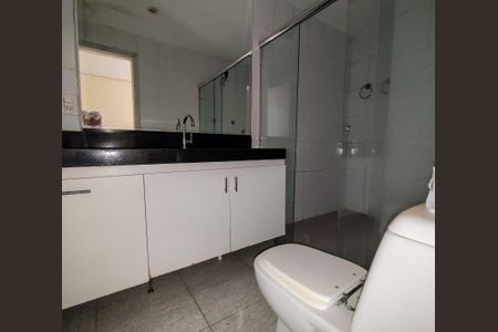 Apartamento à venda com 216m², 4 quartos e 2 vagas Apartamento à venda com 216m², 4 quartos e 2 vagasBanheiro suite 3