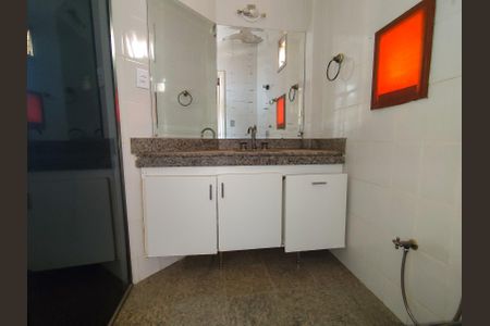 Apartamento à venda com 216m², 4 quartos e 2 vagas Apartamento à venda com 216m², 4 quartos e 2 vagasbanheiro suite 1