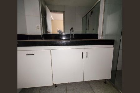 Apartamento à venda com 216m², 4 quartos e 2 vagas Apartamento à venda com 216m², 4 quartos e 2 vagasBanheiro suite 3
