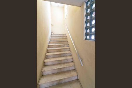 Apartamento à venda com 85m², 2 quartos e 2 vagasÁrea comum - Escadas