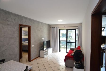 Sala de apartamento para alugar com 1 quarto, 54m² em Barra da Tijuca, Rio de Janeiro
