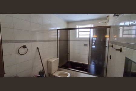 Casa à venda com 212m², 3 quartos e 2 vagasBanheiro Suíte 1