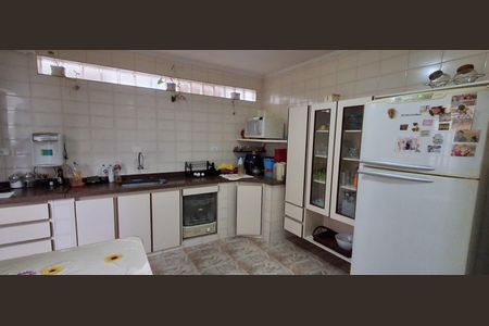 Casa à venda com 212m², 3 quartos e 2 vagasCozinha 