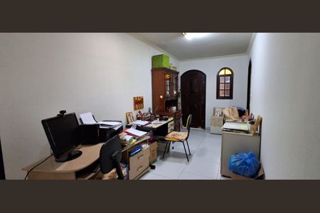 Casa à venda com 212m², 3 quartos e 2 vagasEscritório 