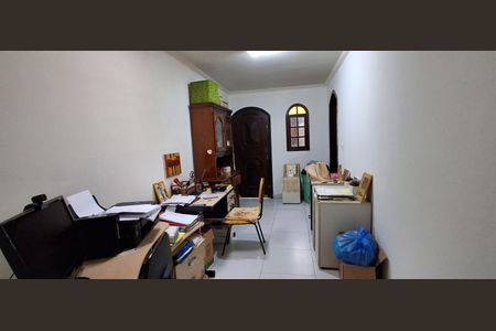 Casa à venda com 212m², 3 quartos e 2 vagasEscritório 