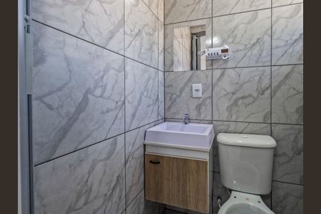 Banheiro Social de casa de condomínio para alugar com 1 quarto, 30m² em Vila Nina, São Paulo