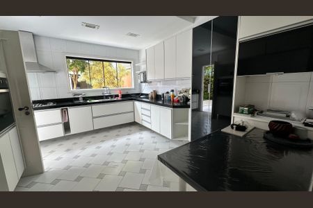 Casa de condomínio à venda com 335m², 4 quartos e 3 vagasCozinha