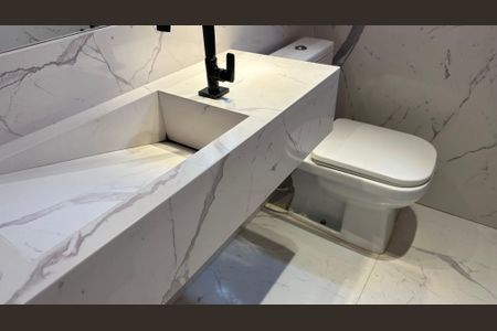 Casa de condomínio à venda com 335m², 4 quartos e 3 vagasLavabo