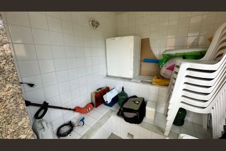 Casa de condomínio à venda com 335m², 4 quartos e 3 vagasSauna
