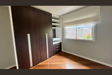 Casa de condomínio à venda com 335m², 4 quartos e 3 vagasSuíte 1