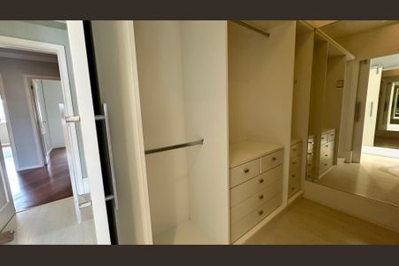 Casa de condomínio à venda com 335m², 4 quartos e 3 vagasCloset da Suíte 4