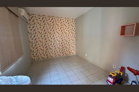 Casa de condomínio à venda com 335m², 4 quartos e 3 vagasQuarto de Serviço