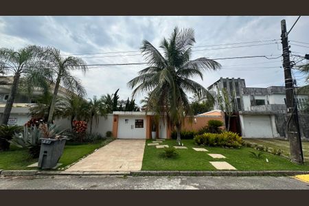 Casa de condomínio à venda com 335m², 4 quartos e 3 vagasFachada