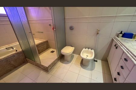 Casa de condomínio à venda com 335m², 4 quartos e 3 vagasBanheiro da Suíte 3