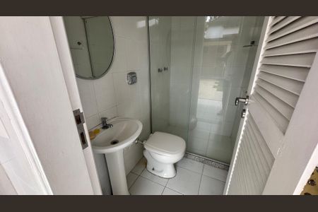 Casa de condomínio à venda com 335m², 4 quartos e 3 vagasBanheiro de Serviço 1