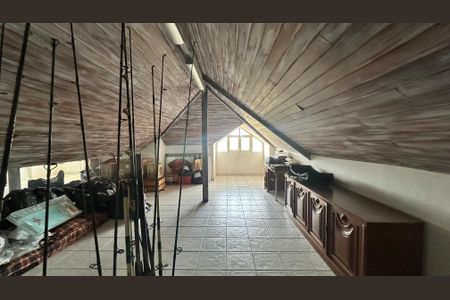 Casa de condomínio à venda com 335m², 4 quartos e 3 vagasSótão