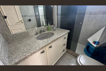 Casa de condomínio à venda com 335m², 4 quartos e 3 vagasBanheiro da Suíte 4