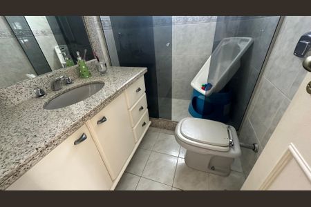 Casa de condomínio à venda com 335m², 4 quartos e 3 vagasBanheiro da Suíte 4