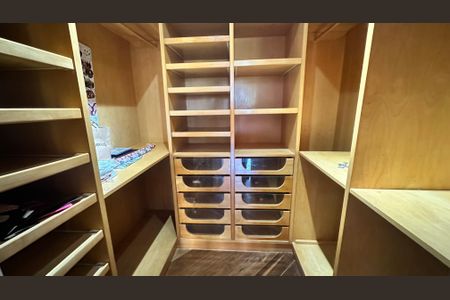 Casa de condomínio à venda com 335m², 4 quartos e 3 vagasCloset da Suíte 3