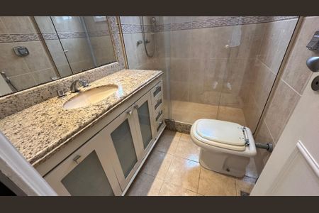 Casa de condomínio à venda com 335m², 4 quartos e 3 vagasBanheiro da Suíte 2