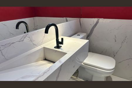 Casa de condomínio à venda com 335m², 4 quartos e 3 vagasLavabo