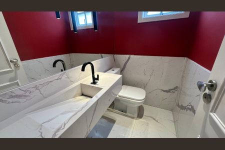 Casa de condomínio à venda com 335m², 4 quartos e 3 vagasLavabo