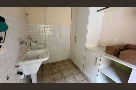 Casa de condomínio à venda com 335m², 4 quartos e 3 vagasÁrea de Serviço 2