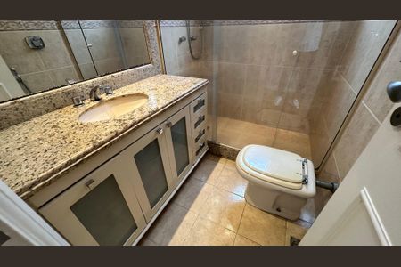 Casa de condomínio à venda com 335m², 4 quartos e 3 vagasBanheiro da Suíte 2