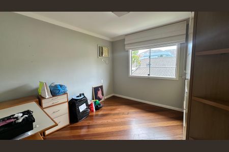 Casa de condomínio à venda com 335m², 4 quartos e 3 vagasSuíte 2