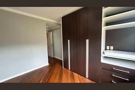 Casa de condomínio à venda com 335m², 4 quartos e 3 vagasSuíte 1