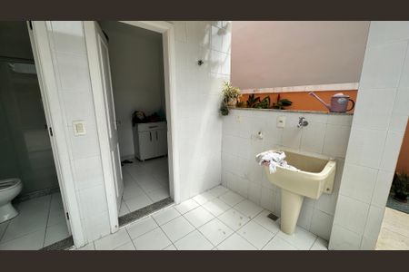 Casa de condomínio à venda com 335m², 4 quartos e 3 vagasÁrea de Serviço 1