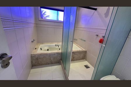 Casa de condomínio à venda com 335m², 4 quartos e 3 vagasBanheiro da Suíte 3