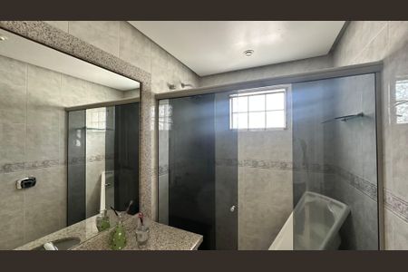 Casa de condomínio à venda com 335m², 4 quartos e 3 vagasBanheiro da Suíte 4