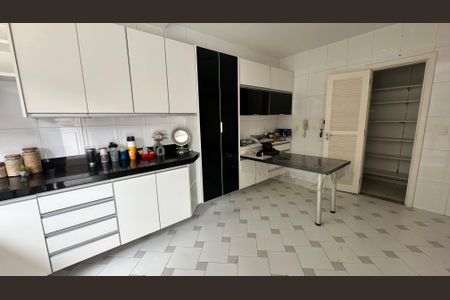 Casa de condomínio à venda com 335m², 4 quartos e 3 vagasCozinha