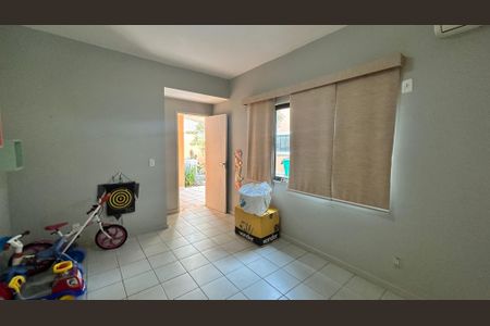 Casa de condomínio à venda com 335m², 4 quartos e 3 vagasQuarto de Serviço