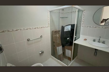 Casa de condomínio à venda com 335m², 4 quartos e 3 vagasBanheiro de Serviço 2